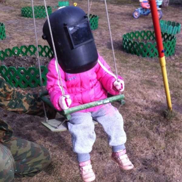 watching-the-solar-eclipse-11