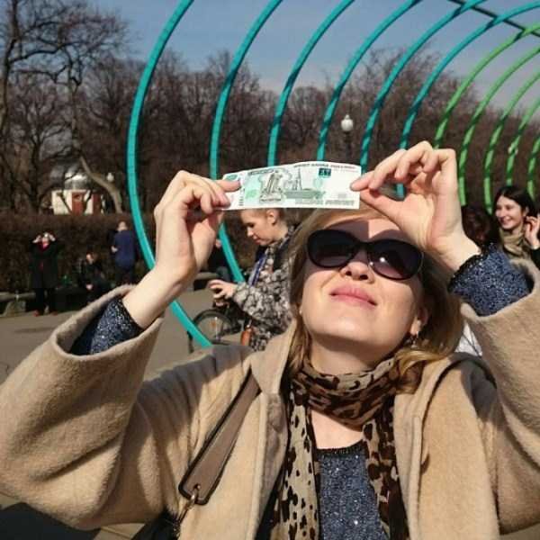 watching-the-solar-eclipse-16