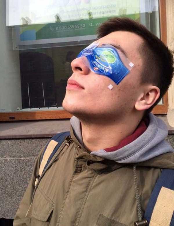 watching-the-solar-eclipse-2