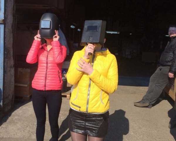 watching-the-solar-eclipse-32